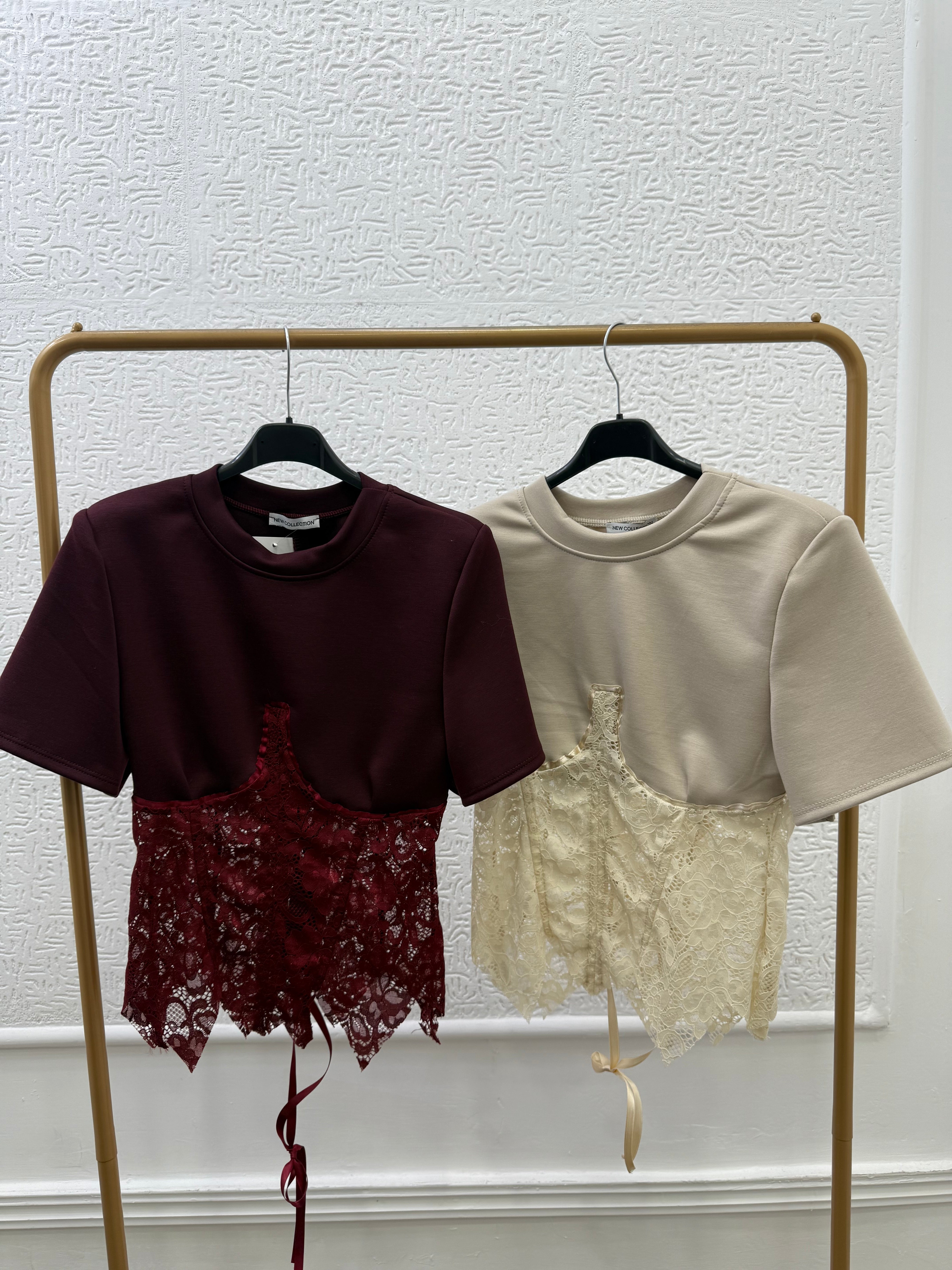 Maglia con pizzo e spalline