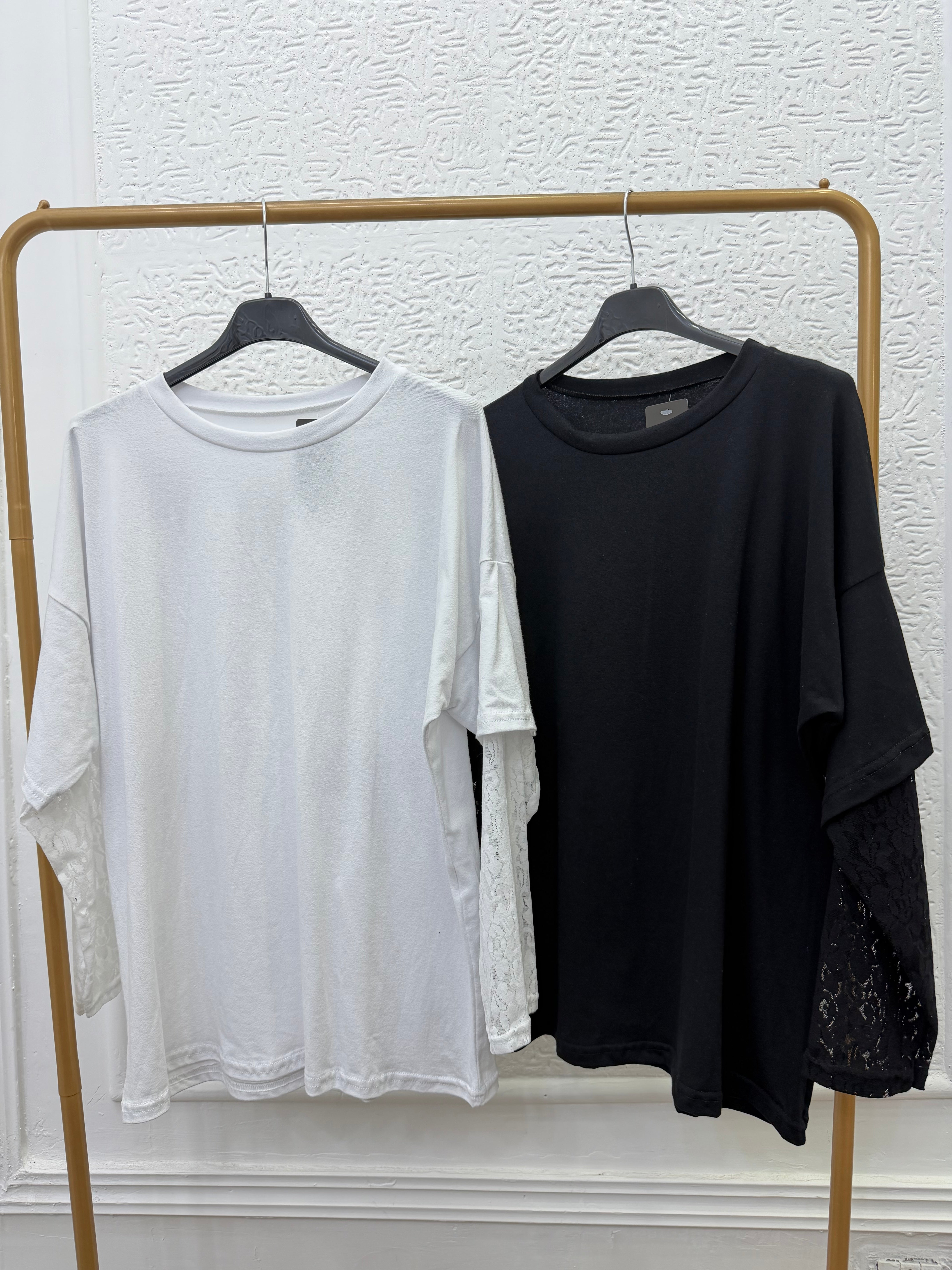 Maglia con manica in pizzo