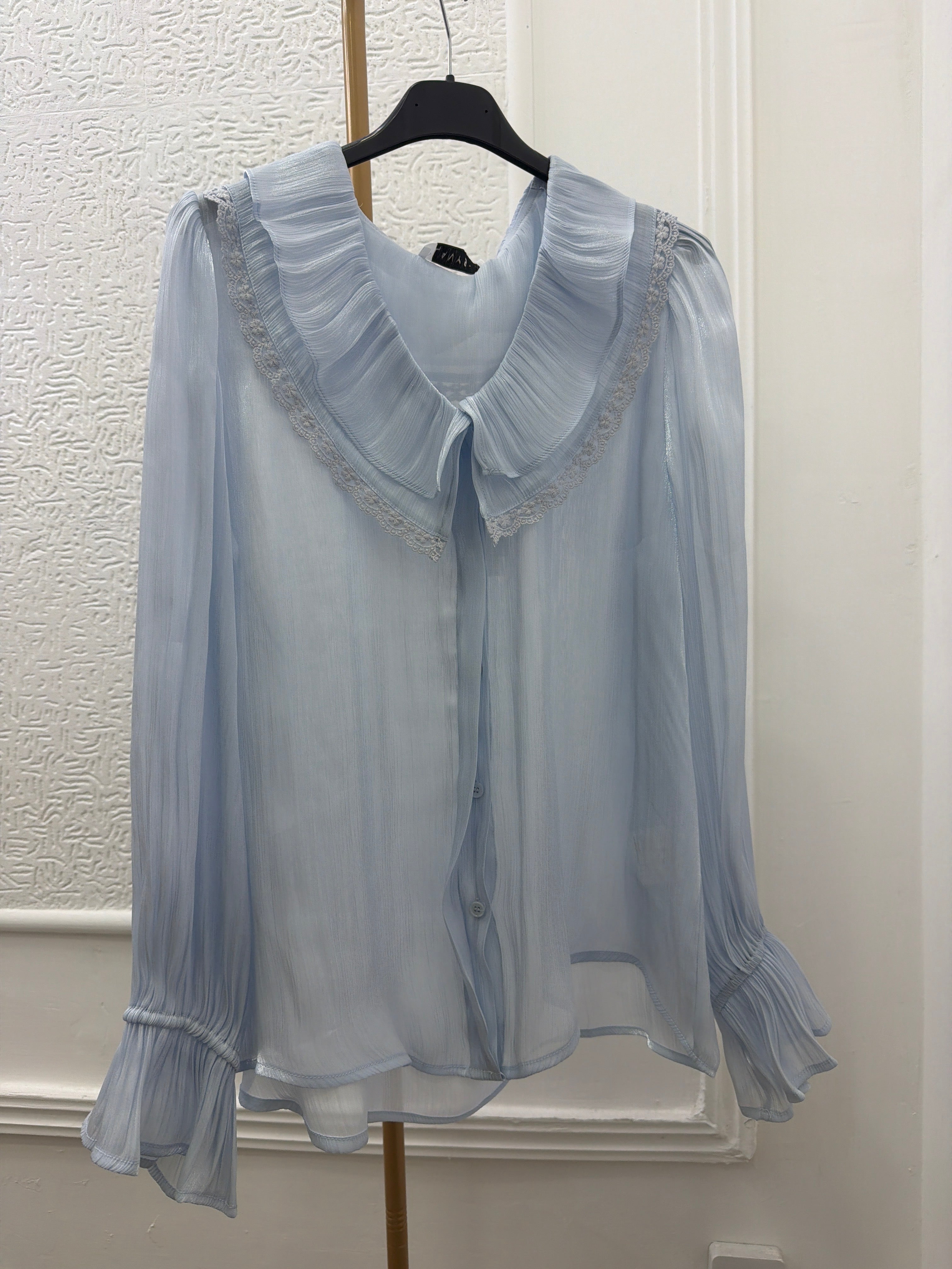 Camicia con rouche romantica