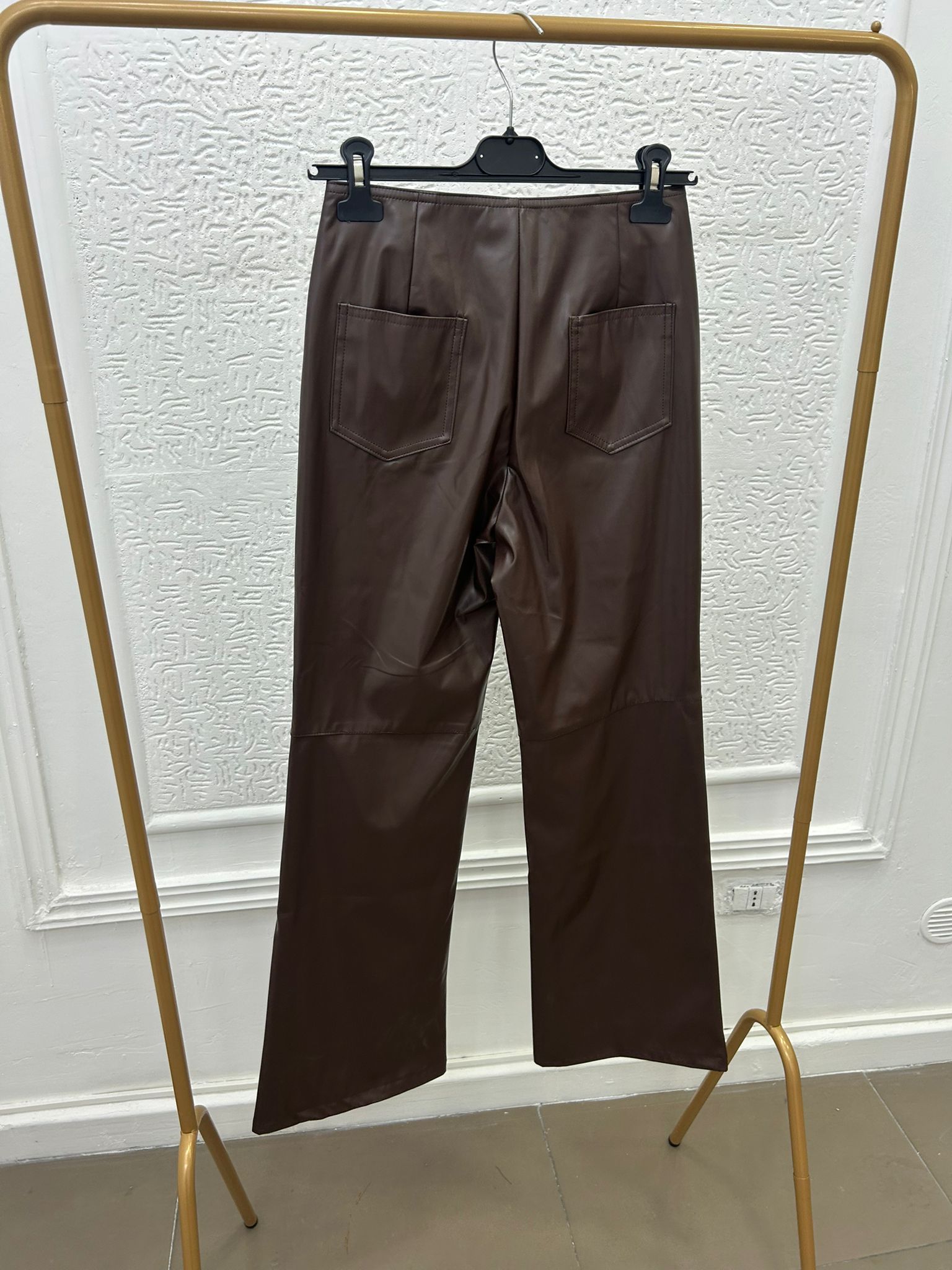 Pantalone ecopelle con lacci