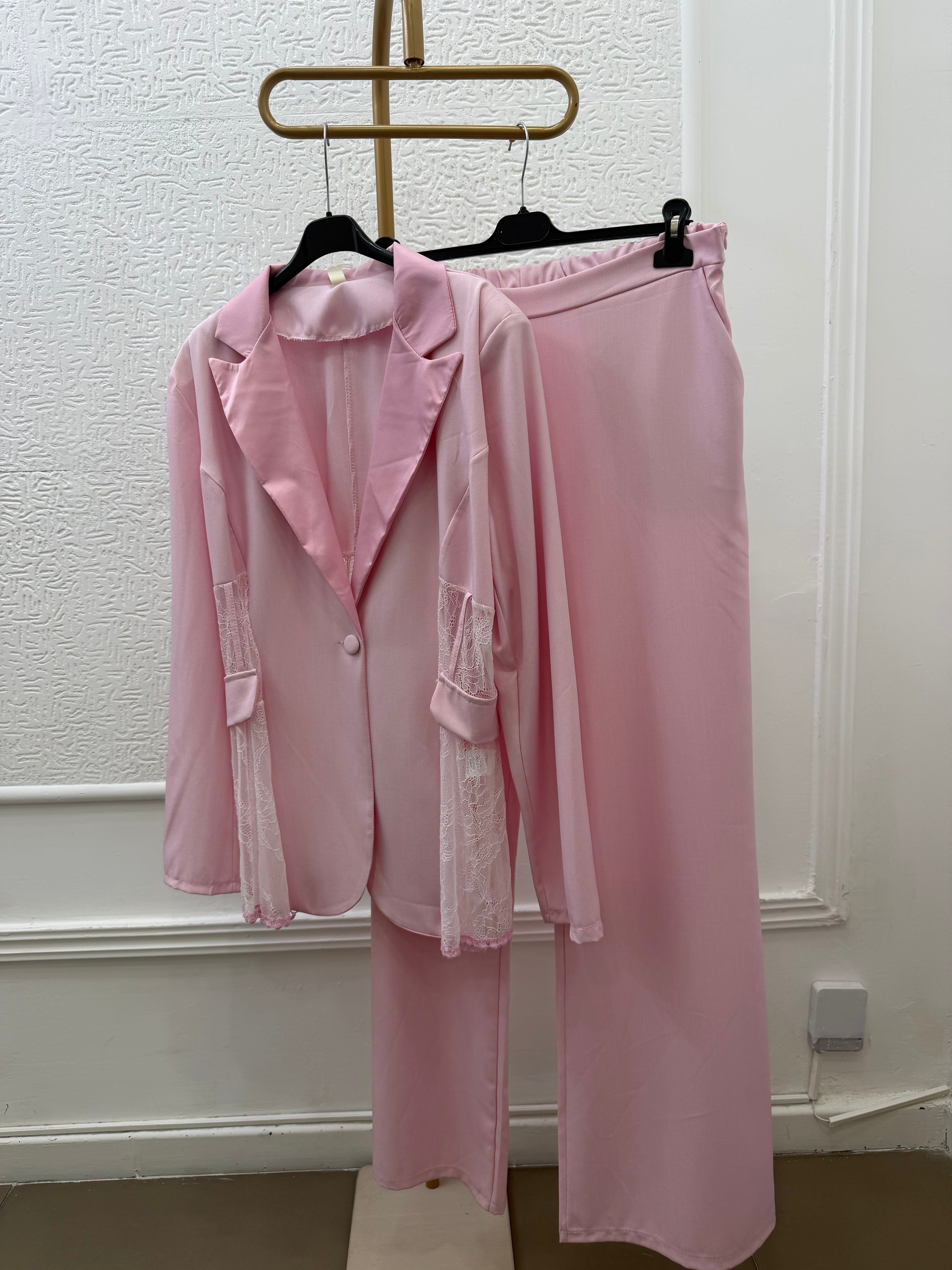 Tailleur over con trasparenze